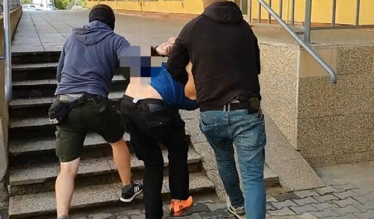 Zaatakował policjantów i uciekł. 36-latek ujęty