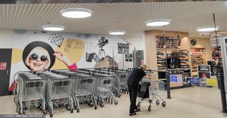 Lidl także stanie się placówką pocztową. Publikujemy listę sklepów czynnych w niedziele