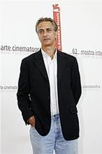 David Strathairn opowiada o dwóch siostrach