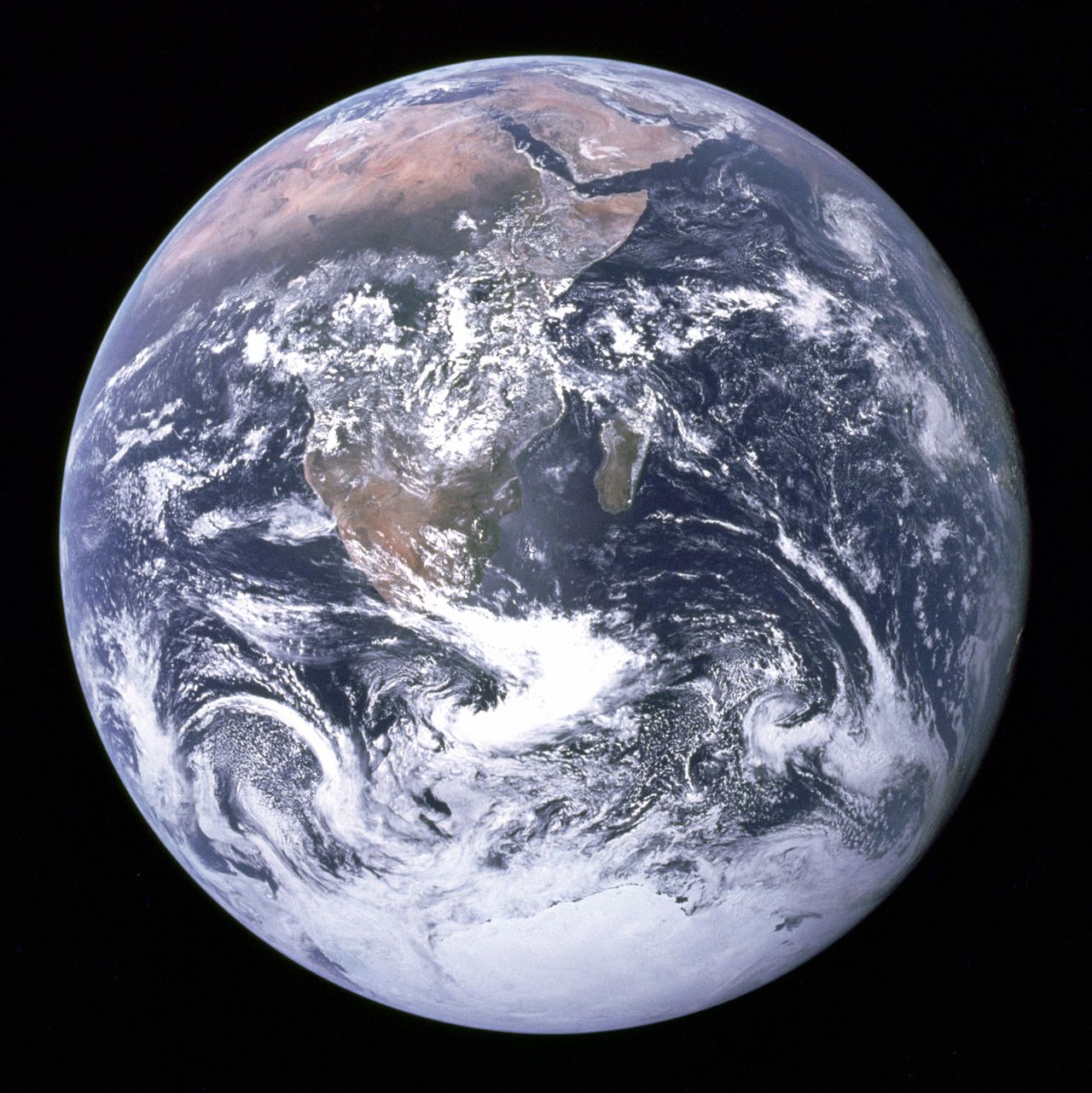"Blue Marble" to pierwsze zdjęcie pokazujące całą Ziemię na jednym kadrze.
