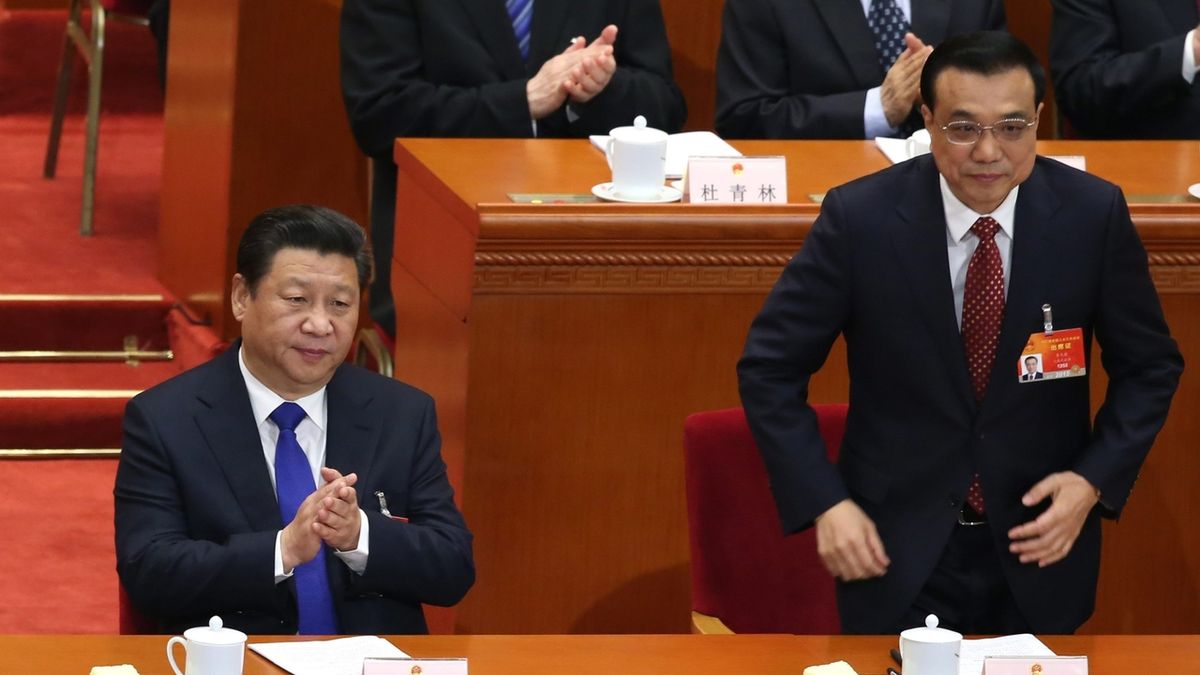 Premier Li Keqiang (po prawej) z prezydentem Xi Jinpingiem</br>podczas sesji parlamentu