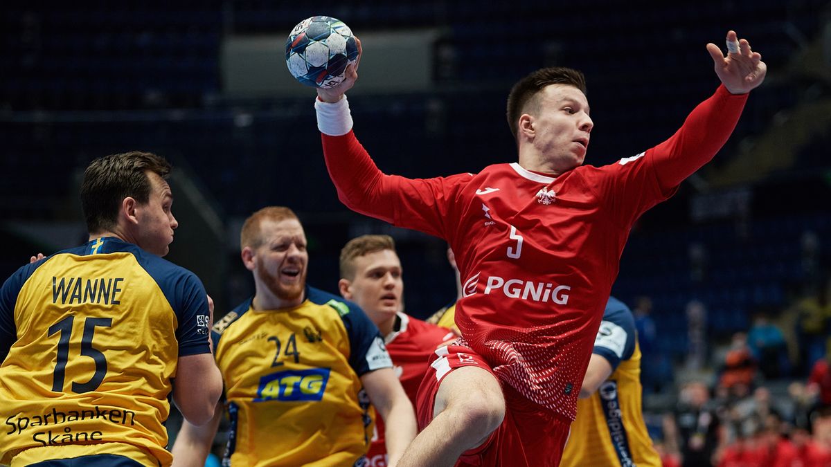 PAP / Adam Warżawa / Na zdjęciu: Jampus Wanne i Michał Olejniczak