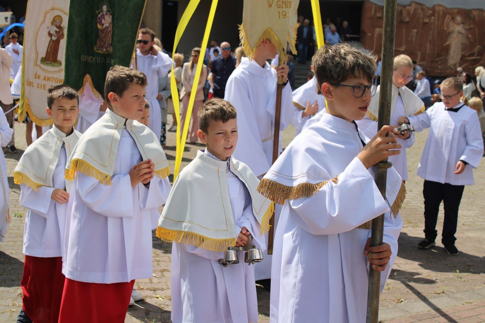 Procesja Bożego Ciała na osiedlu Grunwaldzkim w Gnieźnie