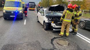 Warszawa: Dwie skody zderzyły się na Bemowie. Trzy osoby pod opieką ratowników