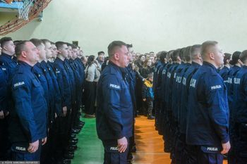 Szukają 8 tys. osób. Dają 5400 na rękę i prawie 2 tys. na mieszkanie