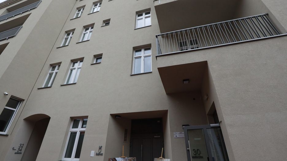 wręczenie pierwszym lokatorom kluczy do mieszkań przy ul. Mariackiej 30, 32 i 34
