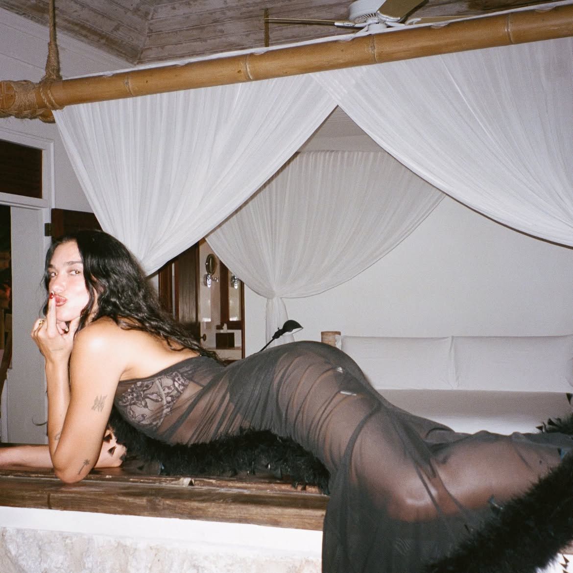 Dua Lipa na najnowszych fotkach