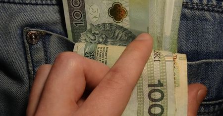 Tyle "na rękę" przeciętnie zarobią Polacy. Oto średnia krajowa w 2025 roku