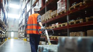 Amazon podnosi wynagrodzenia w polskich centrach logistycznych