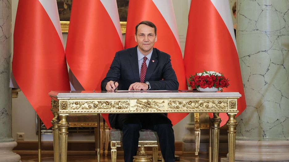 Warszawa, 13.12.2023. Minister spraw zagranicznych Radosław Sikorski podczas uroczystości zaprzysiężenia kierowanego przez Donalda Tuska gabinetu w Pałacu Prezydenckim w Warszawie, 13 bm. (jm) PAP/Paweł Supernak