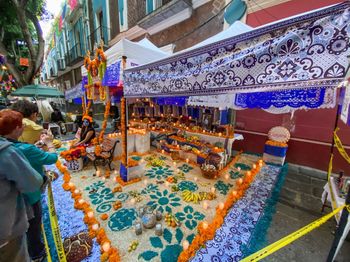 Taniec życia i pamięci. Otwierają drzwi dla zmarłych i świętują razem z nimi