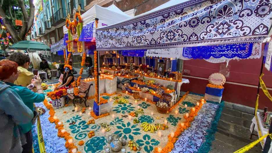 Uliczne ołtarze pojawiały się w wielu meksykańskich miastach