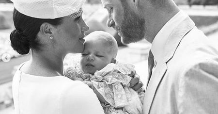 Meghan Markle i książę Harry pokazali zdjęcia z chrztu Archiego! (FOTO)