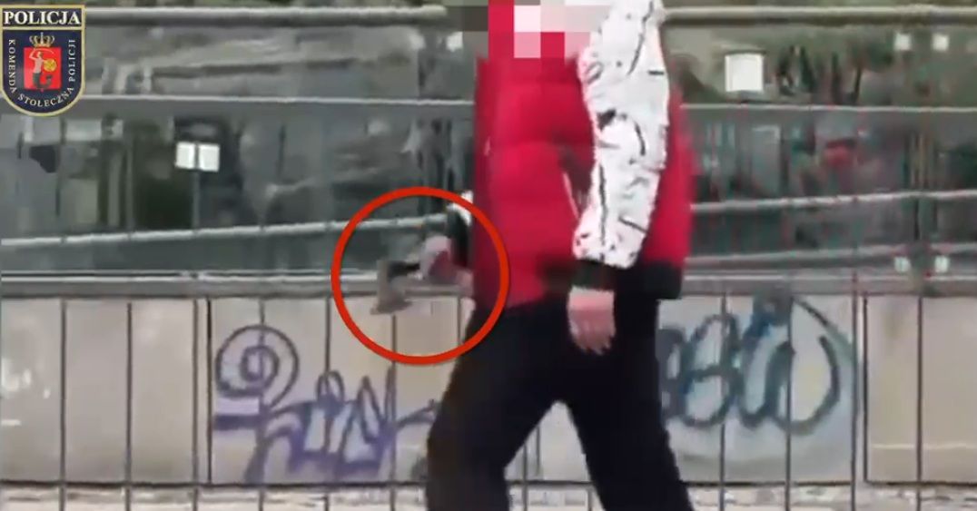 Wymachiwał siekierą w centrum Warszawy. Tak ujęła go policja