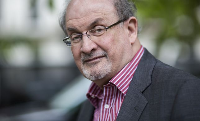 Salman Rushdie został dźgnięty nożem. Autor "Szatańskich wersetów" trafił do szpitala