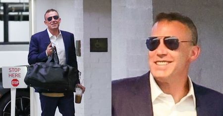 RADOSNY Ben Affleck w NOWEJ FRYZURZE maszeruje do biura. Symbol zmian w życiu? (ZDJĘCIA)