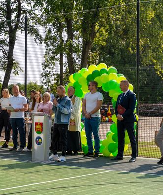 "Jak wyprawa na inną planetę". Nowe boisko zmienia sportową rzeczywistość dzieci