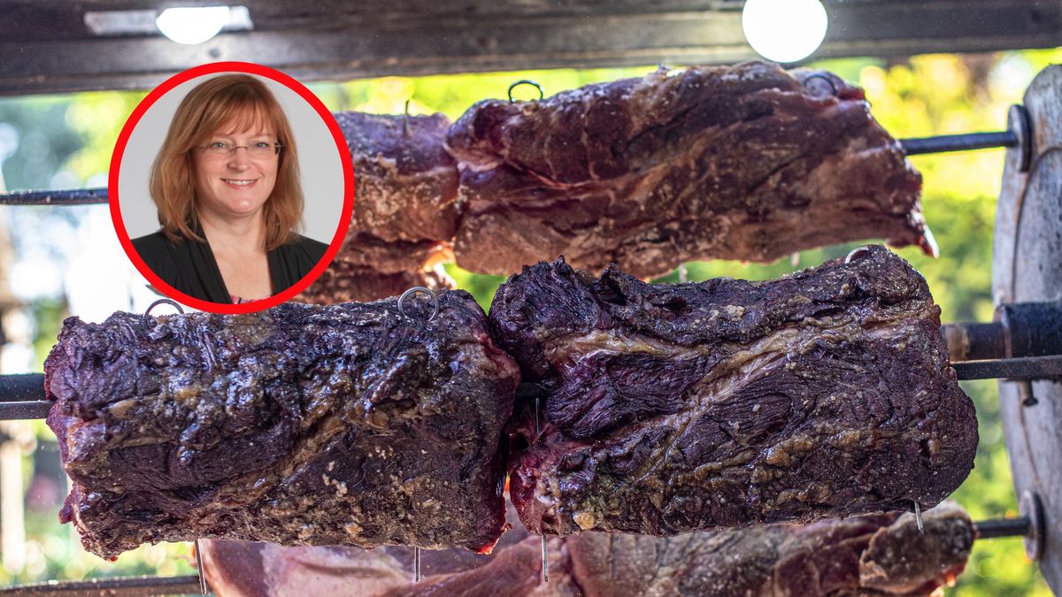 Roasted meat. Barbecue. Asado. Traditional Argentine food.
The Argentine asado (barbecue) is a feast that consists of cooking meat on the grill, accompanied by offal and side dishes. It is a family and friendly tradition that is passed down from generation to generation.
Javier Ghersi