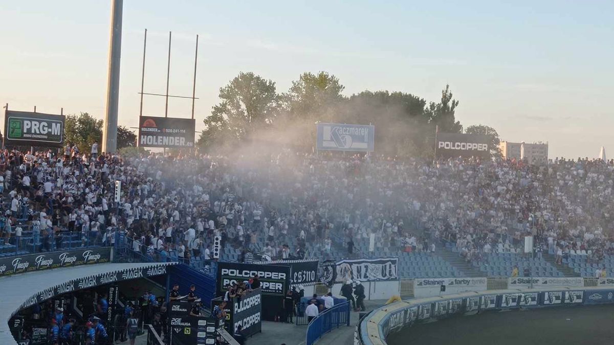 WP SportoweFakty / Na zdjęciu: kibice w Lesznie