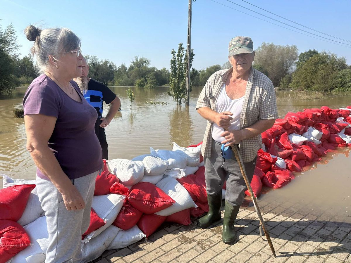 powódź, fala powodziowa, sztab kryzysowy Zwierzyniec Duży 48 nam padł. Ludzie walczyli do ostatniej chwili i walczą nadal