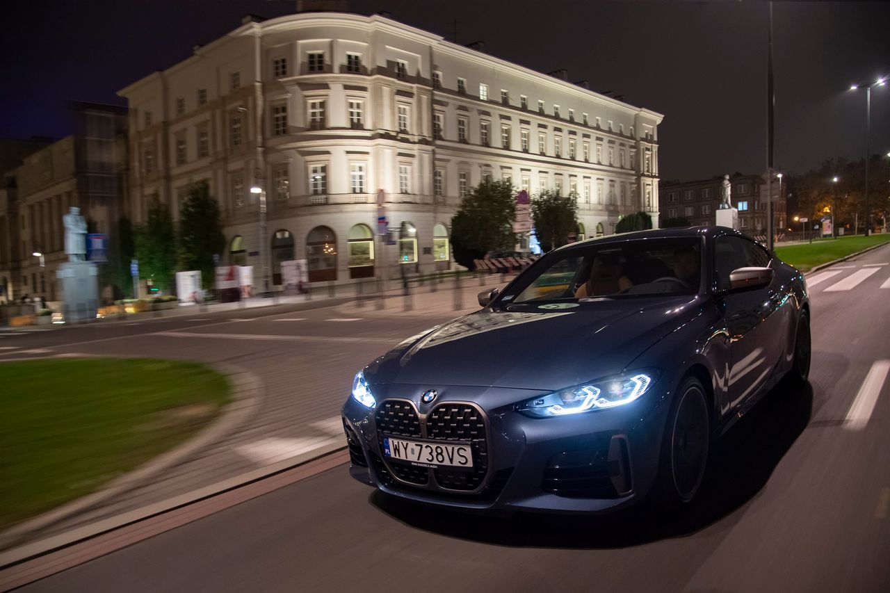 Seria 4 już na ulicach Warszawy. Na filmie prezentuje je nowy prezes BMW Polska