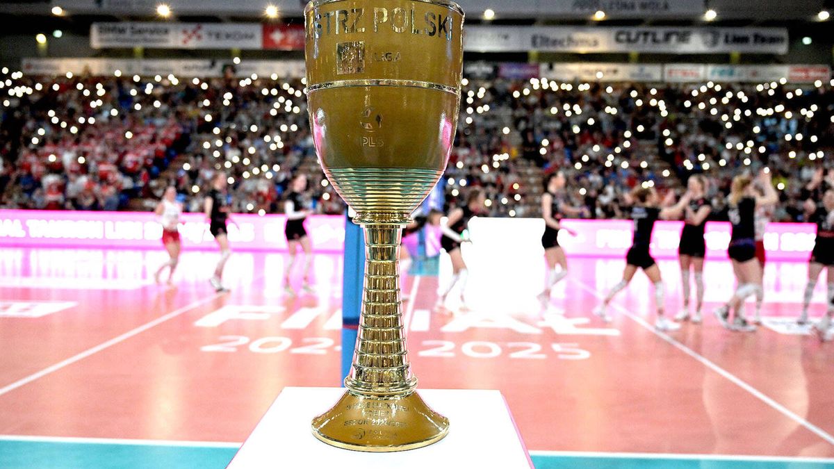Materiały prasowe / tauronliga.pl / Na zdjęciu: trofeum za Mistrzostwo Polski siatkarek
