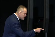 Karol Nawrocki mówiący do dziennikarza TVN24