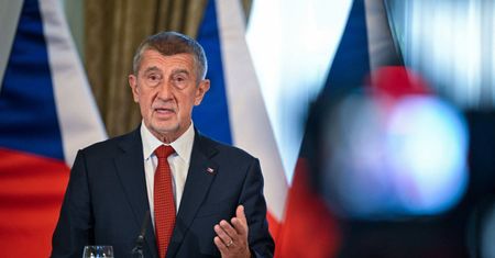 Premier Czech o V4: Musimy przekonać Polskę do powrotu