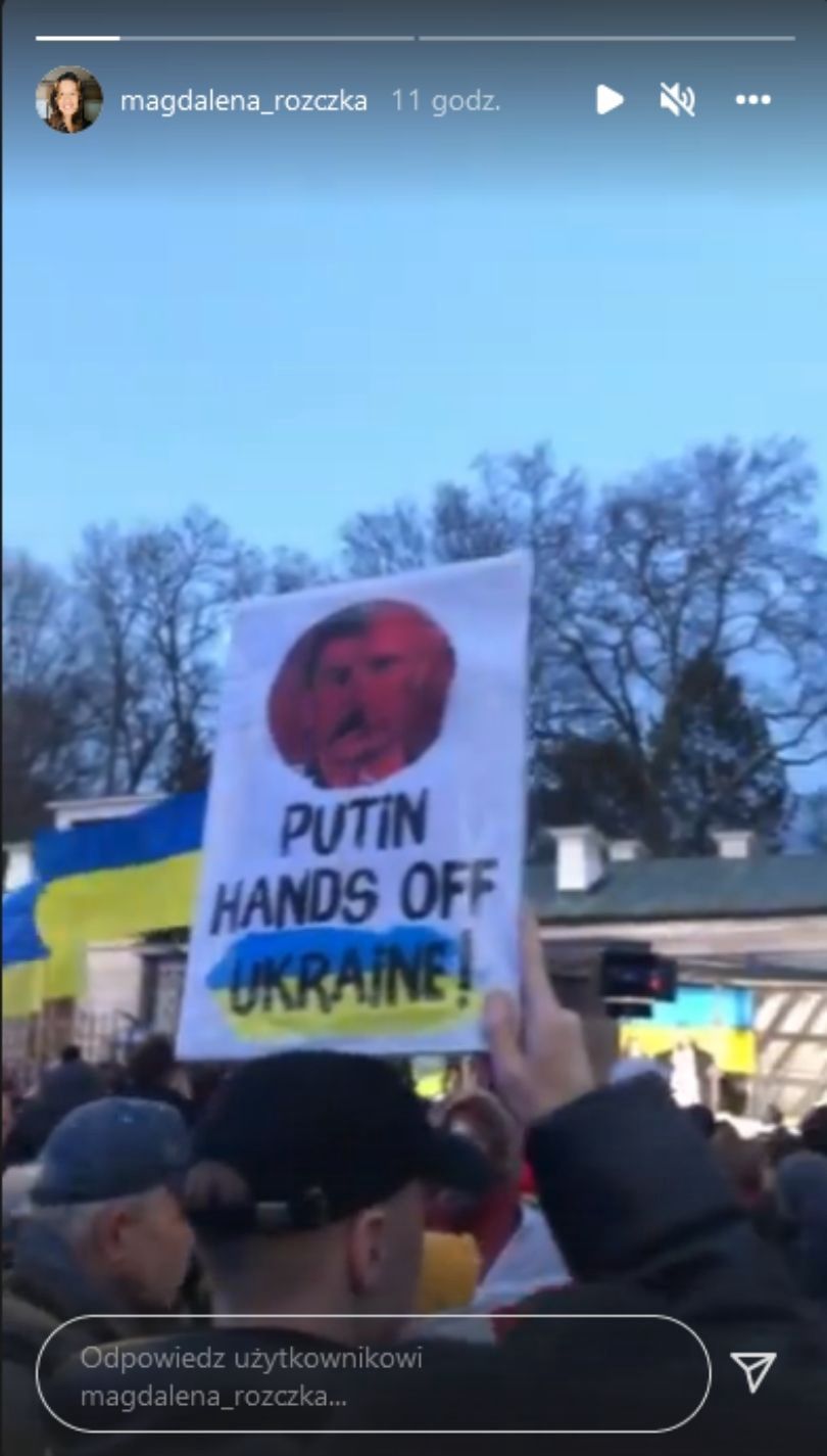 Znani protestują pod ambasadą Rosji w Warszawie