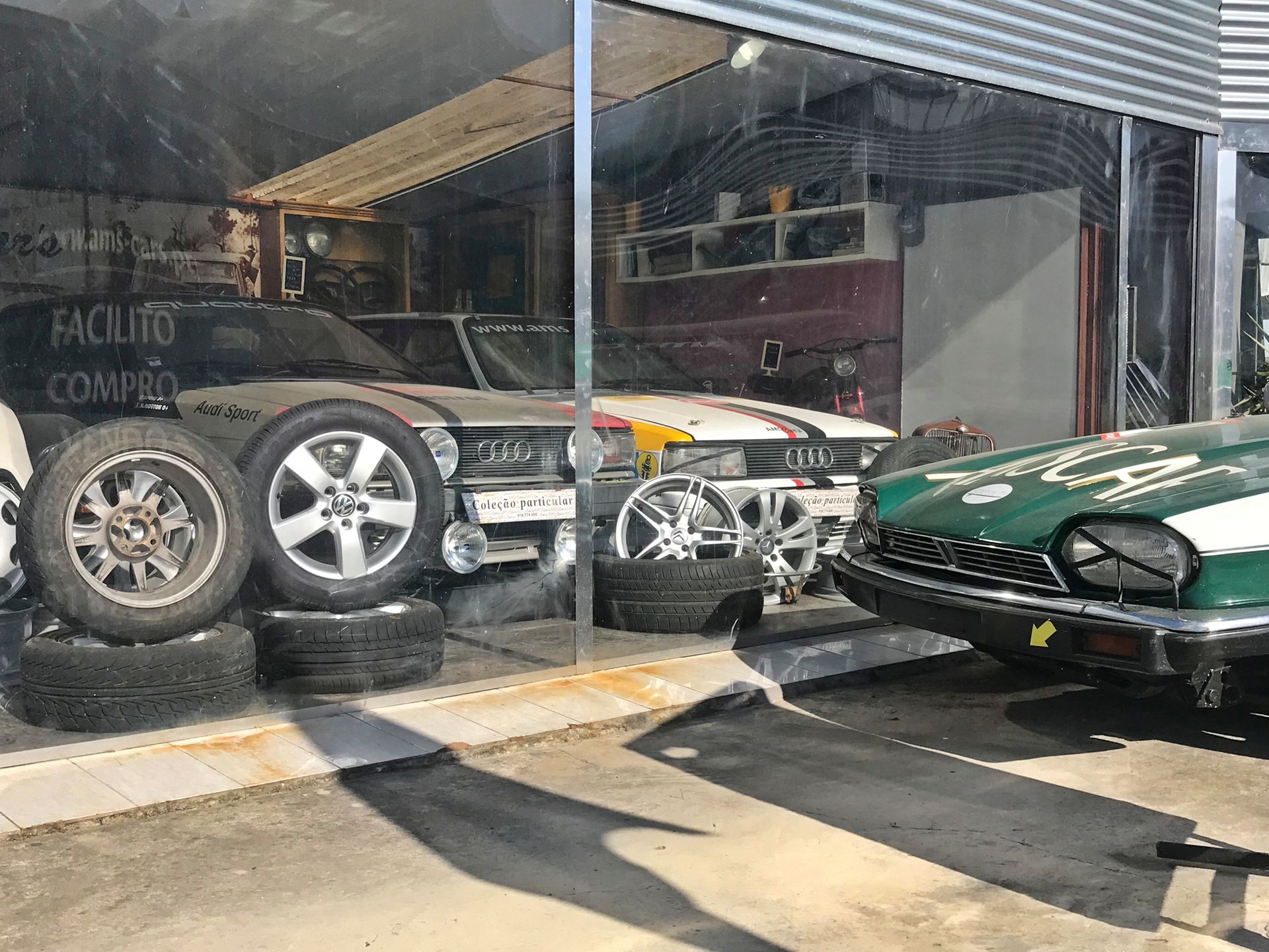Do tej części nie udało mi się dostać, a stały tam dwie sztuki audi quattro i wyścigowy jaguar
