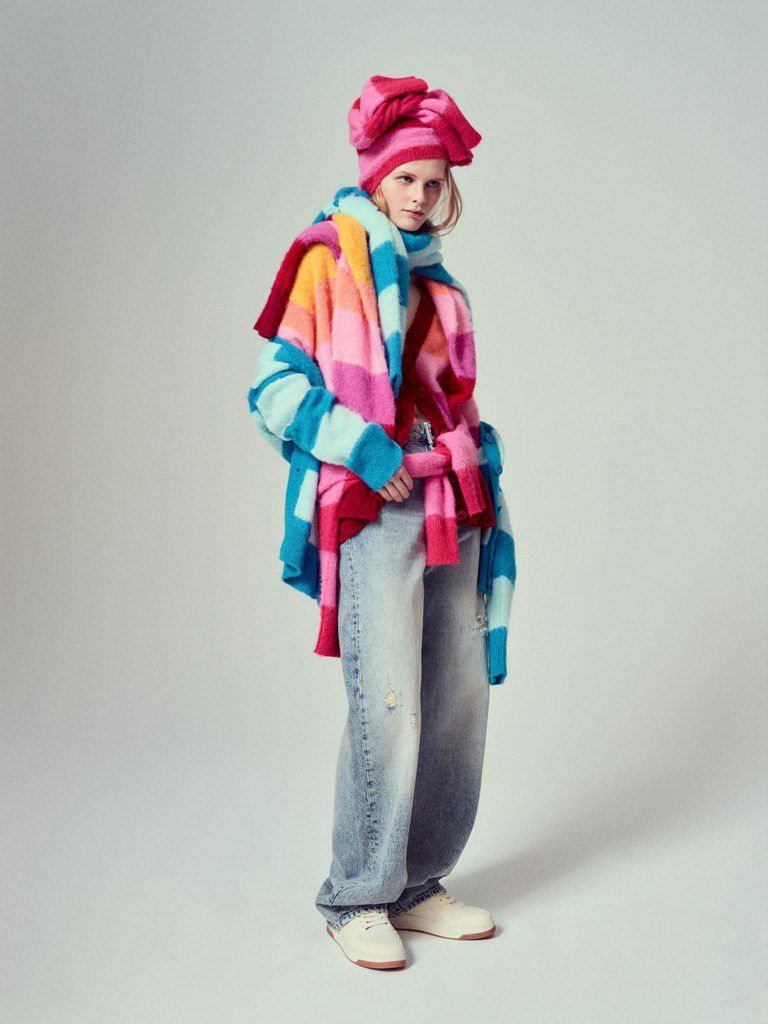 LOOK (3)