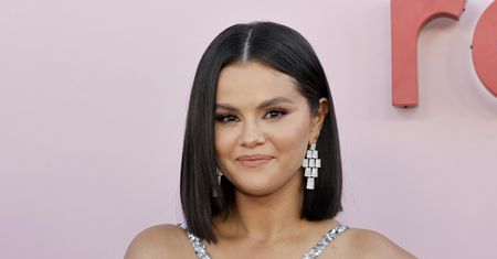 Selena Gomez zachwyciła błyszczącą srebrną suknią. Druga kreacja zaskoczyła wszystkich