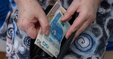Awantura o czternastki dla emerytów. Dostaną mniej