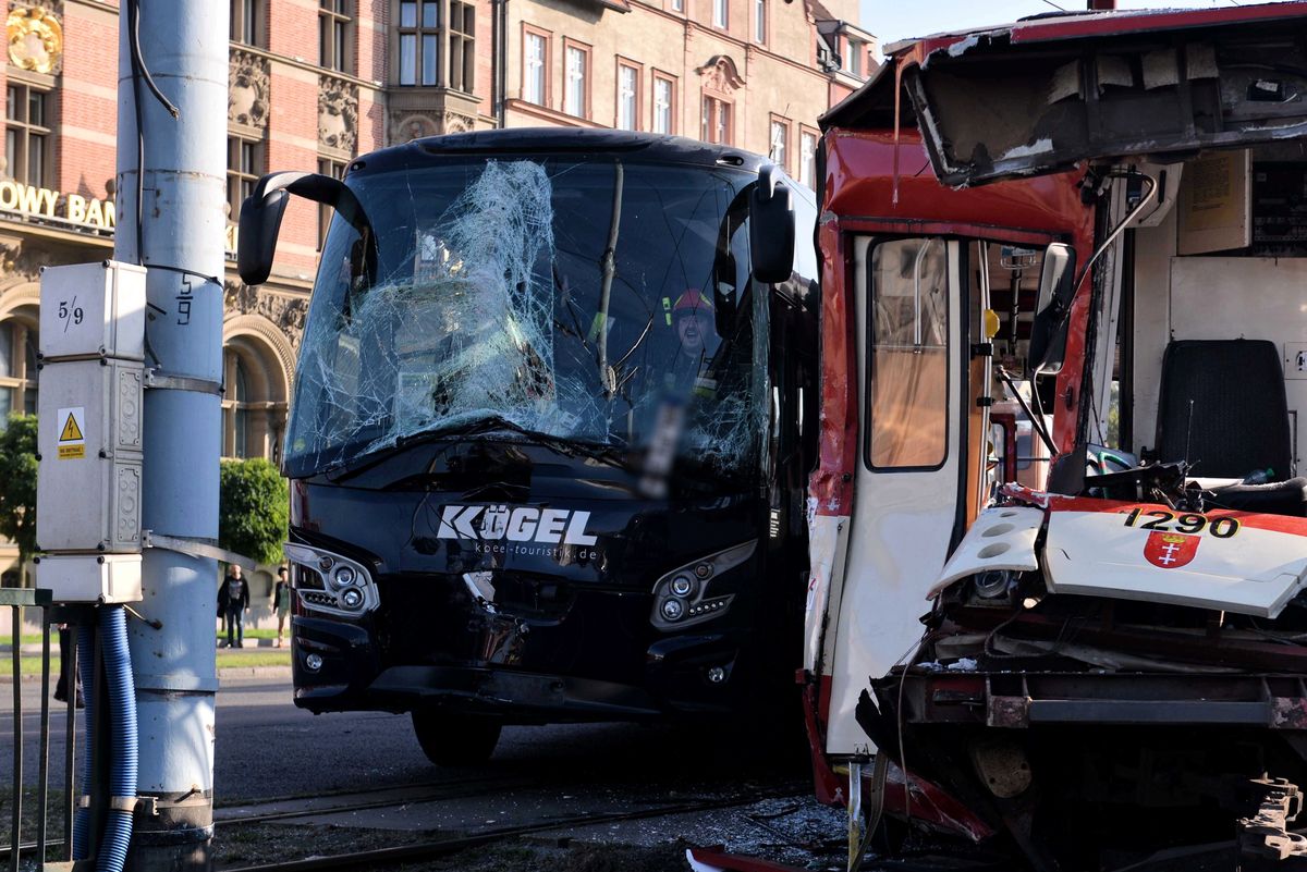Gdańsk. Zderzenie autobusu z tramwajem. Niemiecki kierowca autobusu usłyszał zarzuty