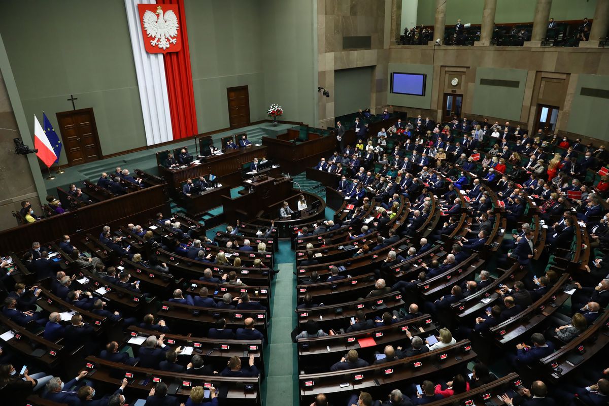 Sala plenarna Sejmu w czasie obrad 14 grudnia 2021 roku 