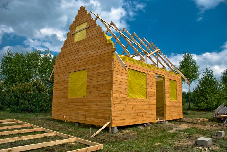 Ile kosztuje odrolnienie działki i kiedy można wybudować na niej dom?