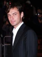 Jude Law Hamletem