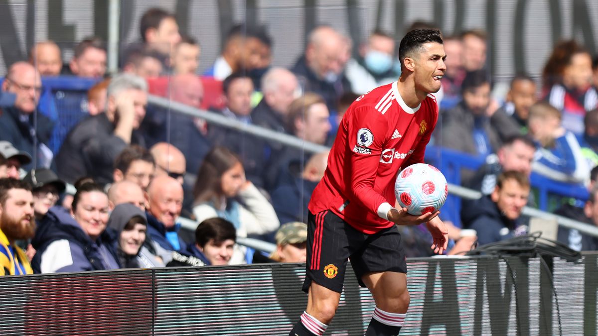 LIVERPOOL, ENGLAND - APRIL 09: Cristiano Ronaldo of Manchester United during the Premier League match between Everton and Manchester United at Goodison Park on April 9, 2022 in Liverpool, United Kingdom. (Photo by Robbie Jay Barratt - AMA/Getty Images)