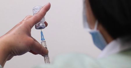 AstraZeneca prześwietlona. Szczepić się? Zdecydowana odpowiedź