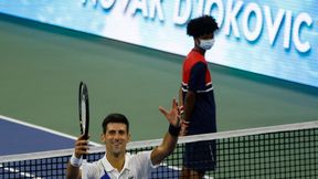 Tenis. Novak Djoković od grymasu do uśmiechu w ciągu doby. Mimo że przebywa w mieście duchów