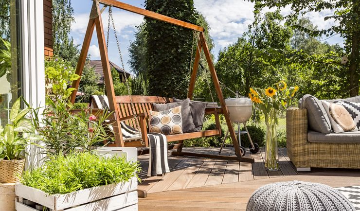 Huśtawka ogrodowa – sprawdzony sposób na dziecięcą beztroskę