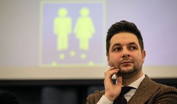 Patryk Jaki chce przeniesienia Dnia Ojca. "Niech telewizje promują dobrych ojców, a nie dewiantów"