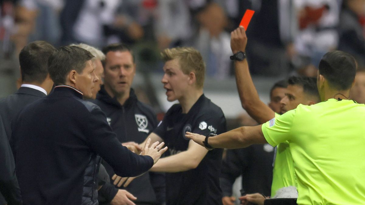 czerwona kartka dla trenera WHU Davida Moyesa w meczu z Eintrachtem Frankfurt