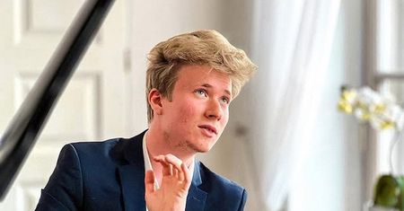 Żona pianisty Konkursu Chopinowskiego z różańcem w dłoni. Internauci komentują