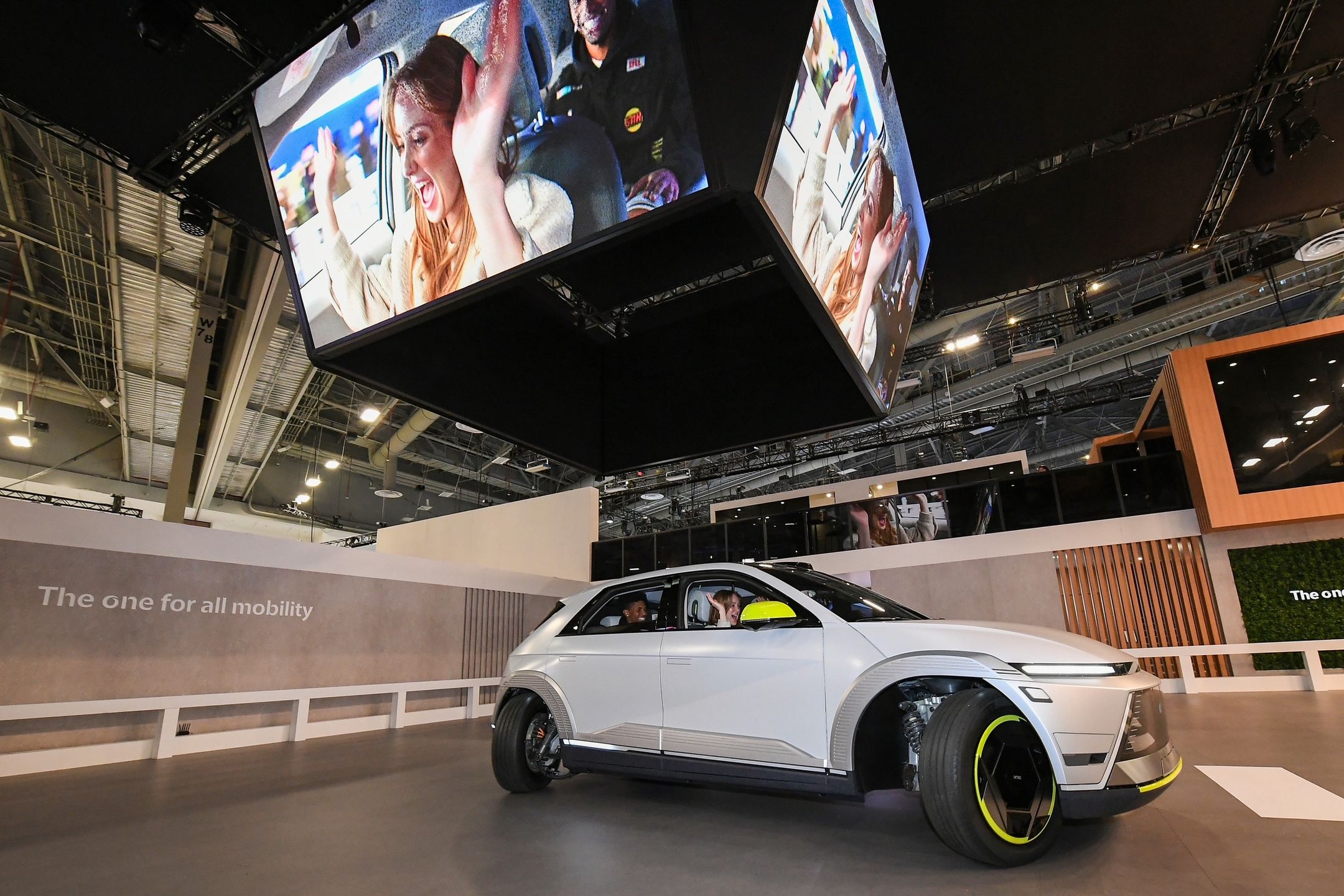 Hyundai Mobis MOBION EV Concept (e-Corner System)