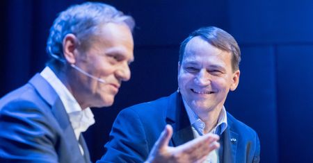 Sikorski czy Tusk? Polacy wskazali lepszego kandydata KO na premiera