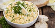 Pasta jajeczna na trzy sposoby. Sprawdzony patent na pożywne śniadanie
