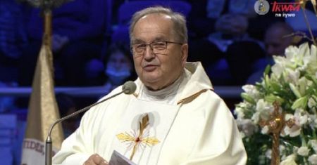 Rydzyk zwrócił się do wiernych po niemiecku. "Uczcie się szybko"