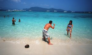 Ponad 1000 lotów odwołanych, ceny wyraźnie w dół