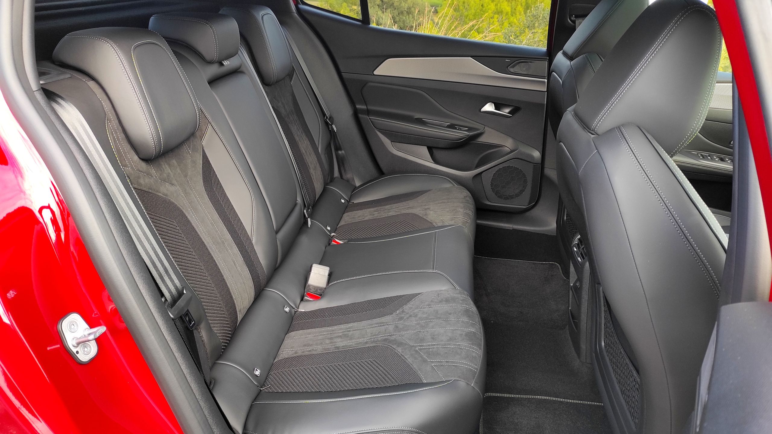 Peugeot 408 Hybrid
